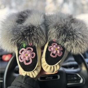 Floral Embroidered Fur Trim Slippers
